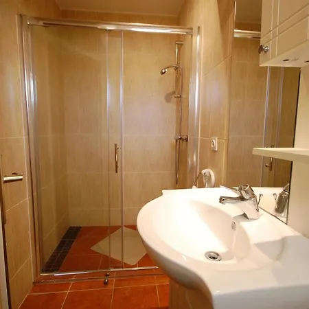 Ferienwohnung Fuer 8 Personen Ca 110 Qm In Milcetici, Kvarner Bucht Krk Malinska